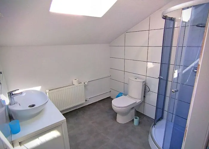 Smart بيت شباب غدينيا