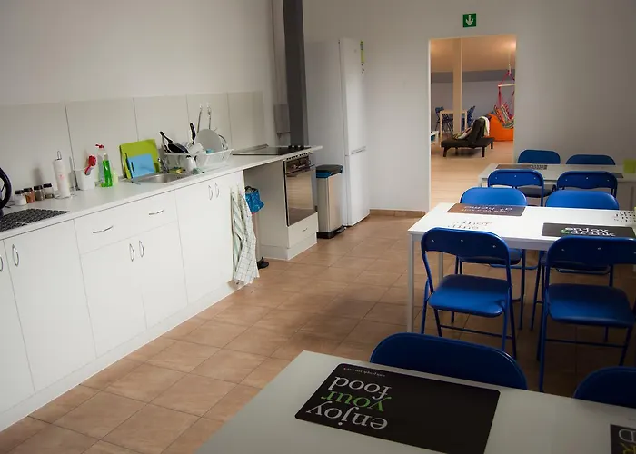 Smart بيت شباب غدينيا