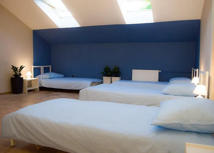 Smart بيت شباب غدينيا